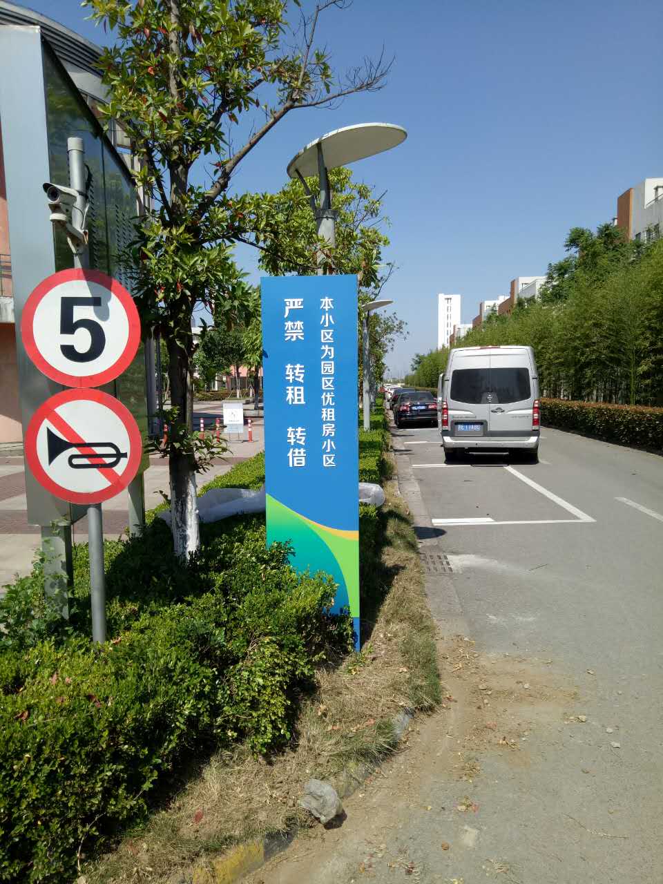 蘇州小區(qū)戶外指示牌 戶外不銹鋼立牌實(shí)景圖片
